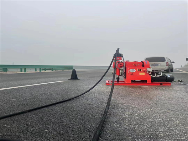 南湖马路路基路面开裂下沉注浆加固灌浆